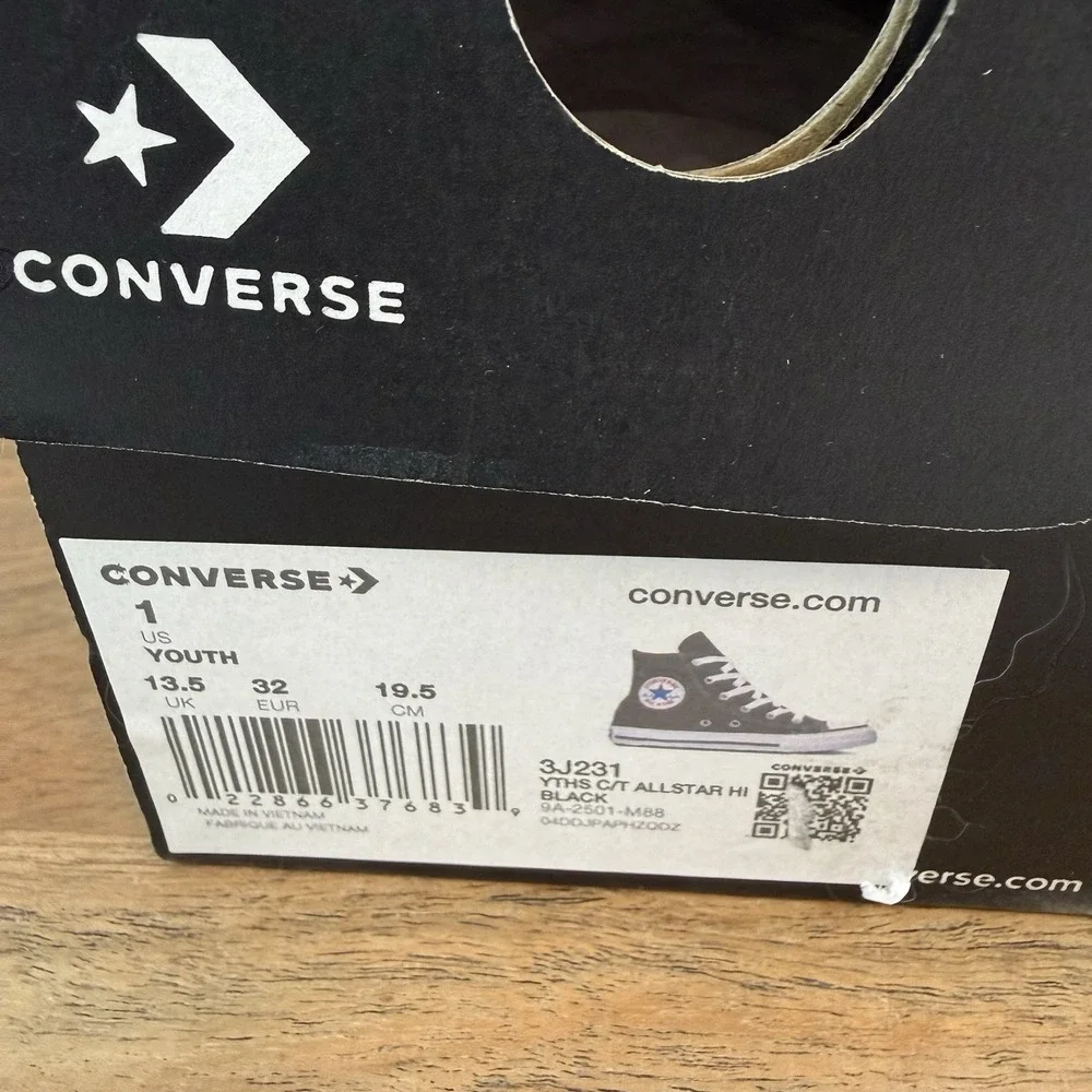 New Big‎ Kids Converse Chuck Taylor All Star High Black Sneaker Sz 1 Y